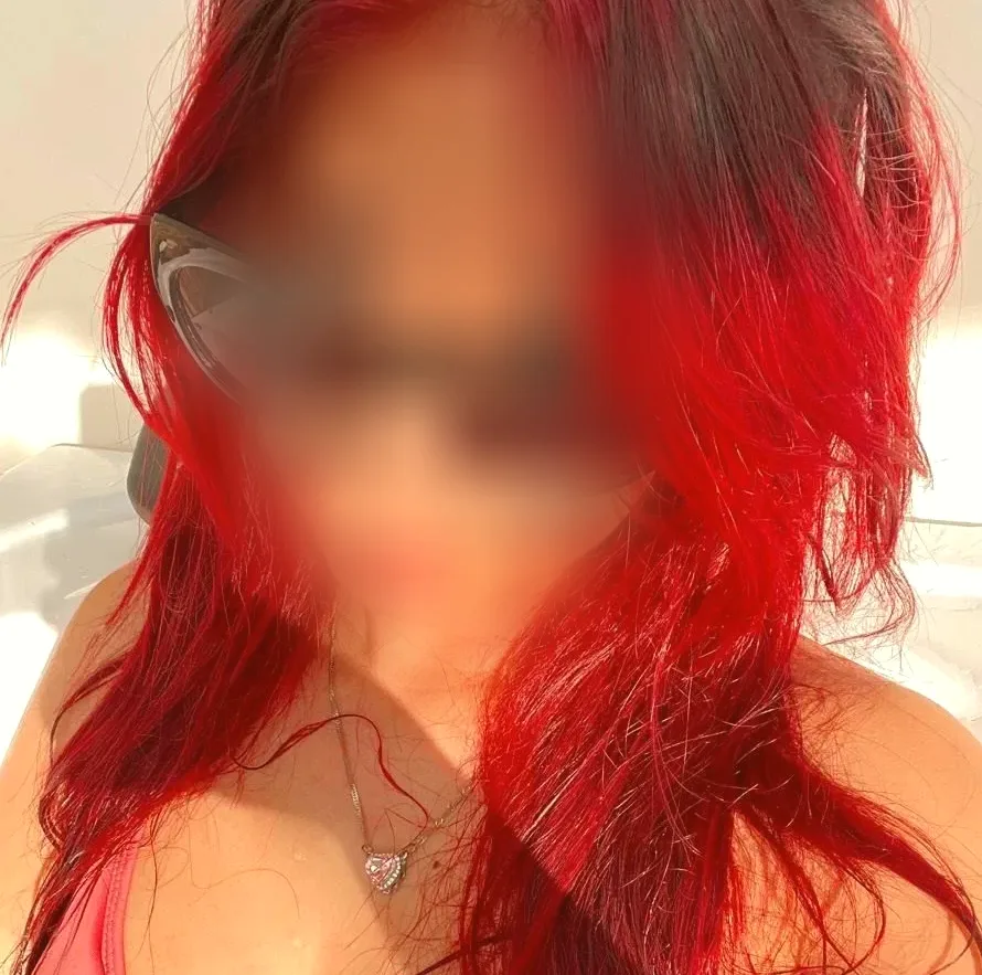 Claudia, 19