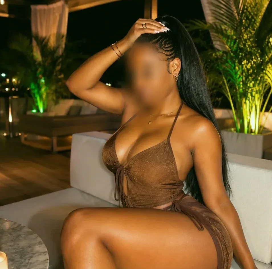 Elena, 27