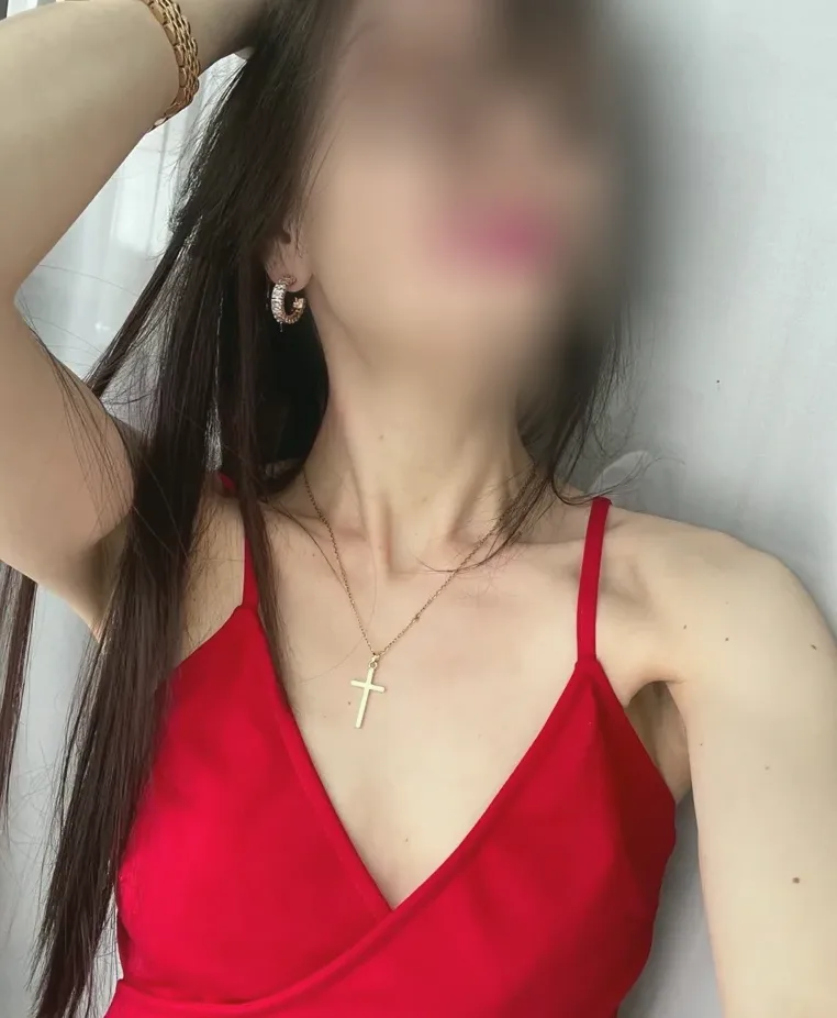 Laura, 25
